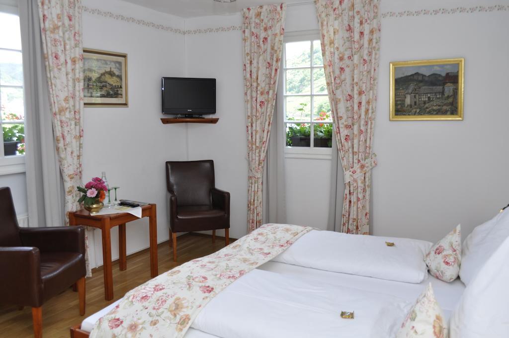 Altes Zollhaus Bed & Breakfast Байлщайн Стая снимка